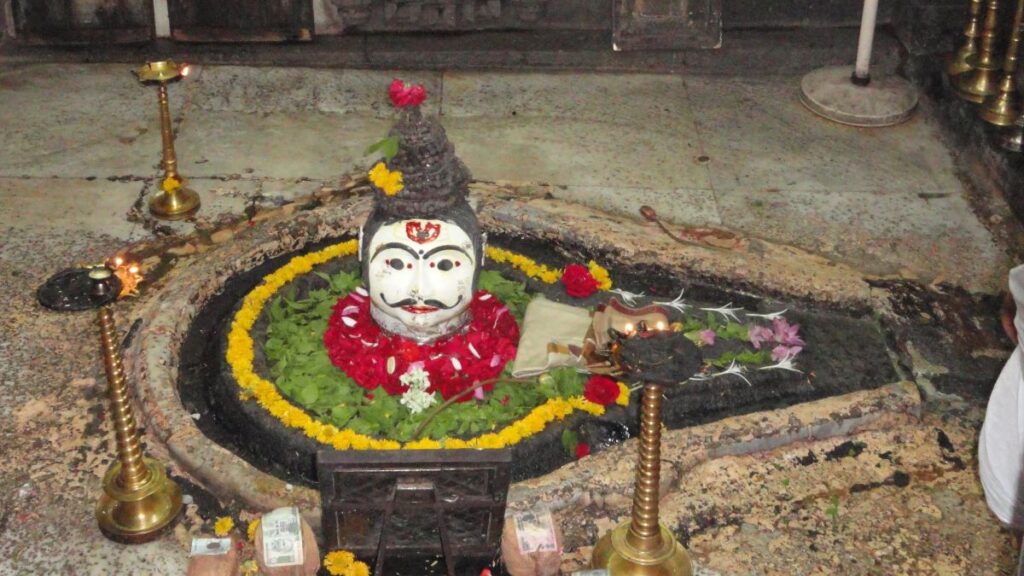 trimbakeshwar jyotirlinga temple