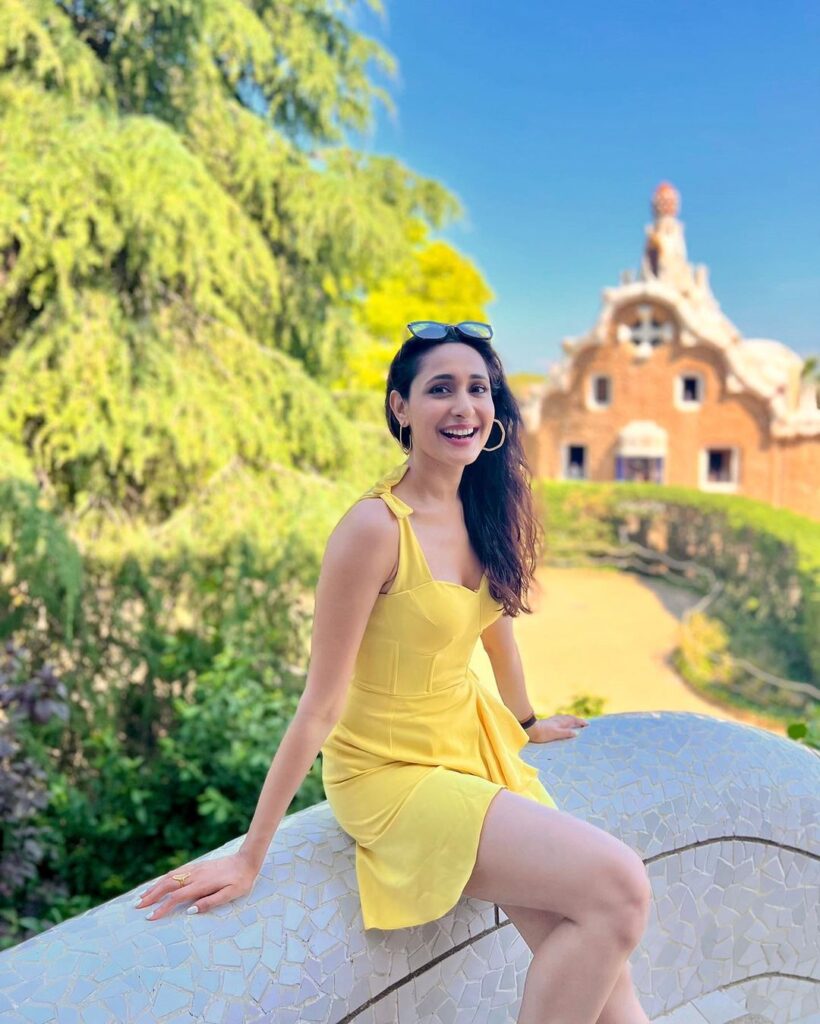 pragya jaiswal latest photos