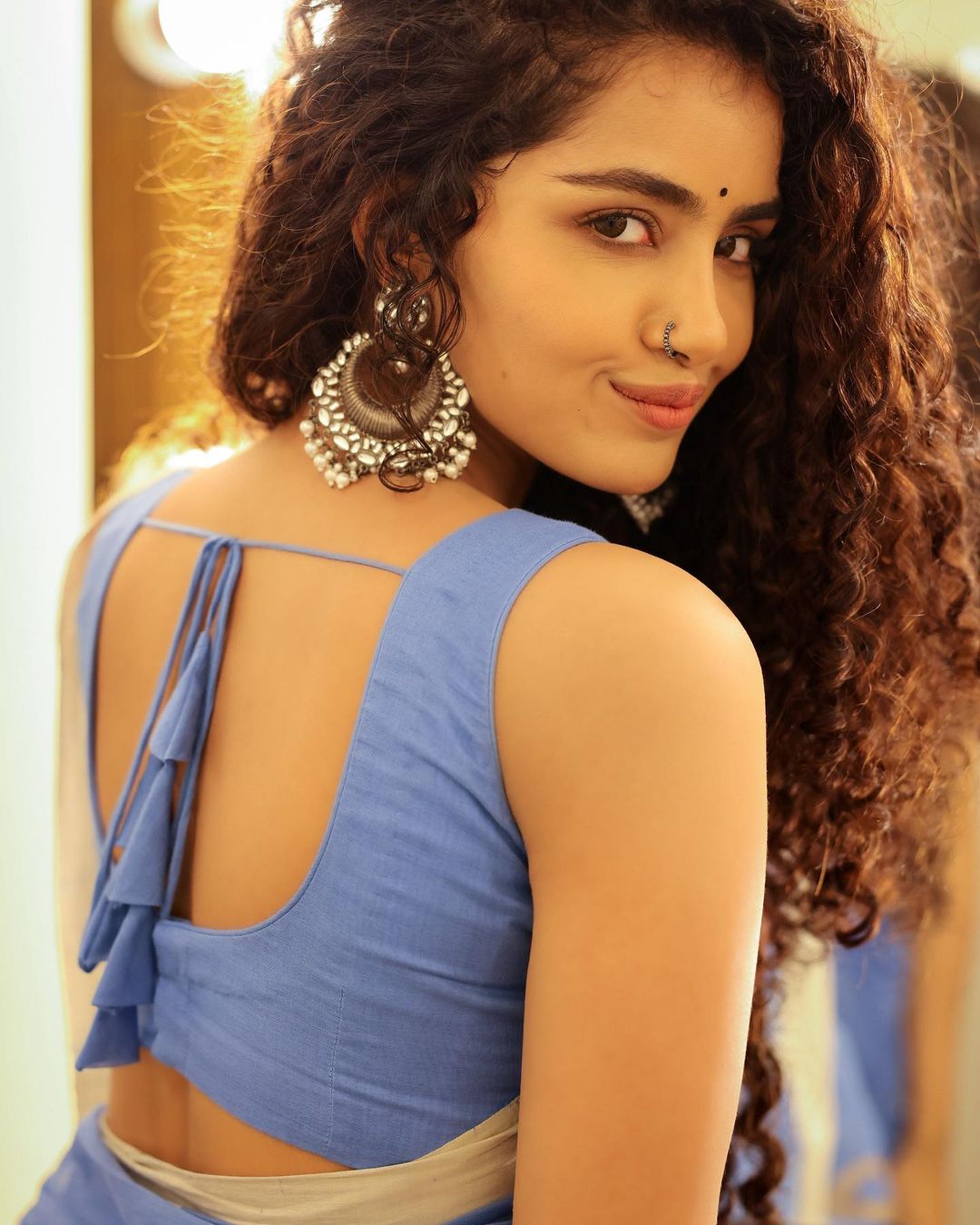 anupama parameswaran blue saree pics