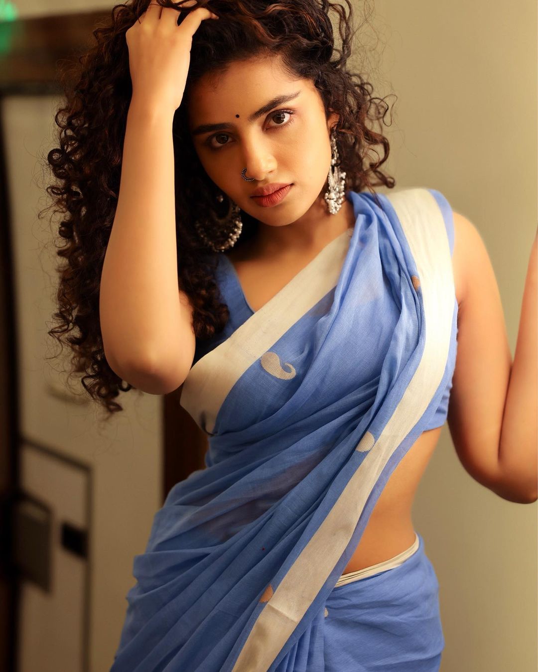 anupama parameswaran blue saree pics