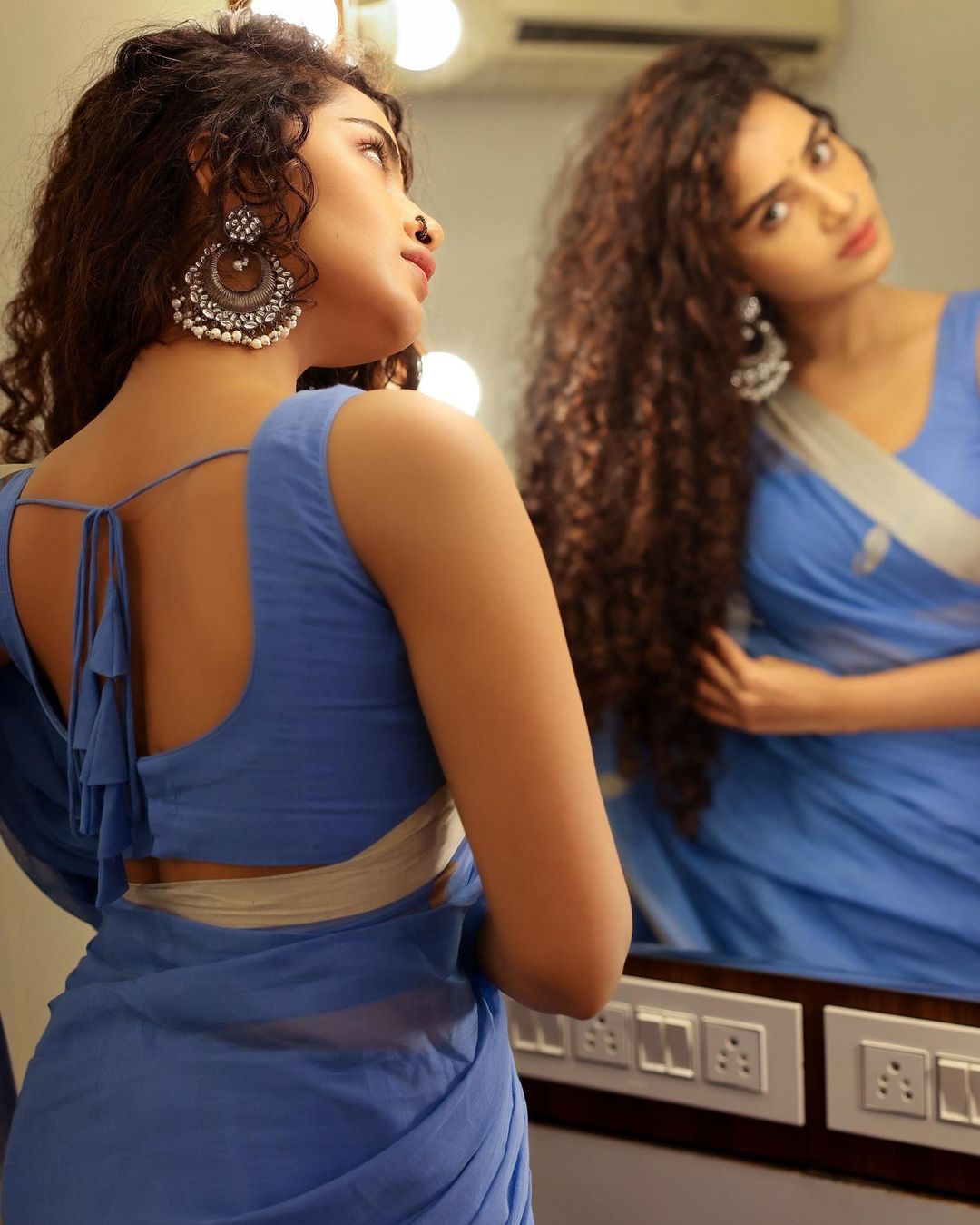 anupama parameswaran blue saree pics