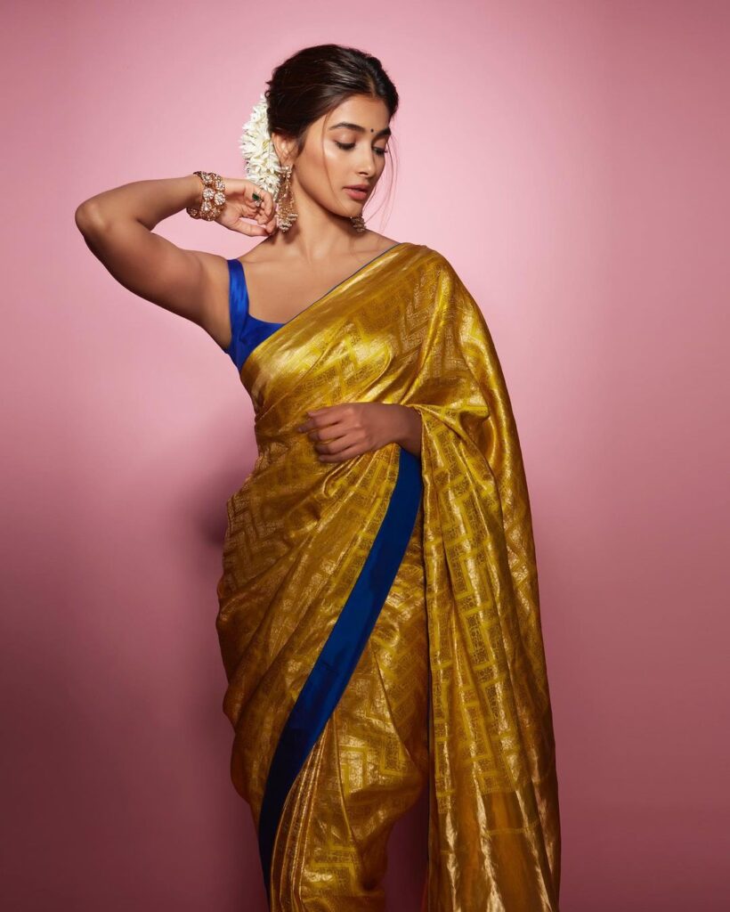 pooja hegde hot in saree latest stills