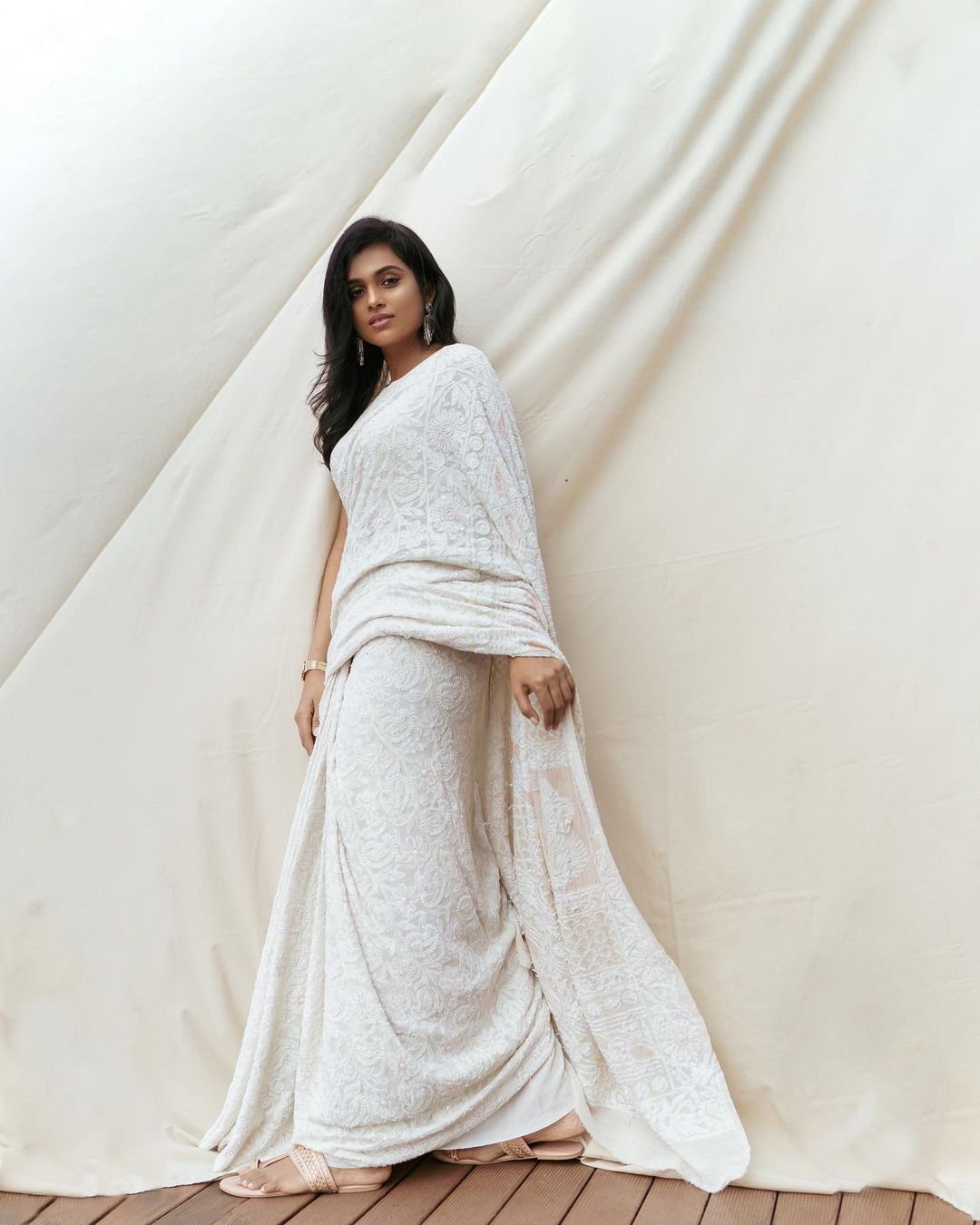 ramya pandian white saree stills