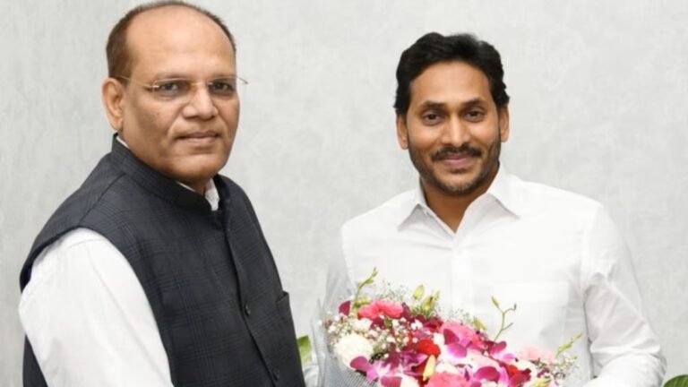 Somesh Kumar with CM Jagan : వైఎస్‌ జగన్‌తో సోమేష్‌ కుమార్‌ భేటీ.. తుది నిర్ణయం ఏంటంటే!