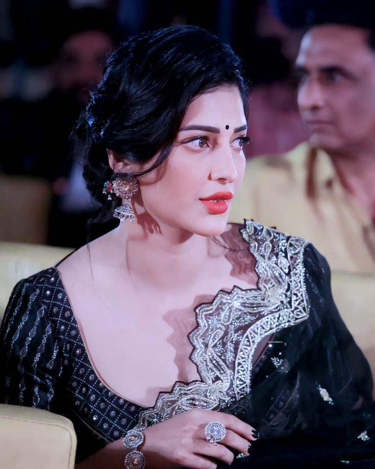 shruti haasan at veera simha reddy event