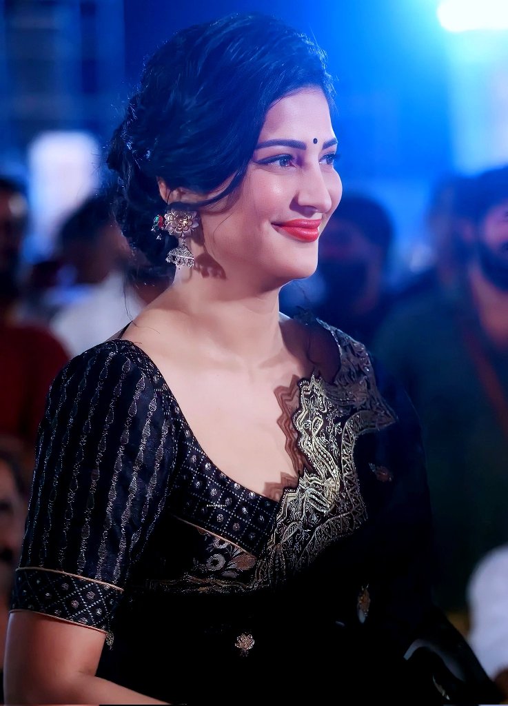 shruti haasan at veera simha reddy event