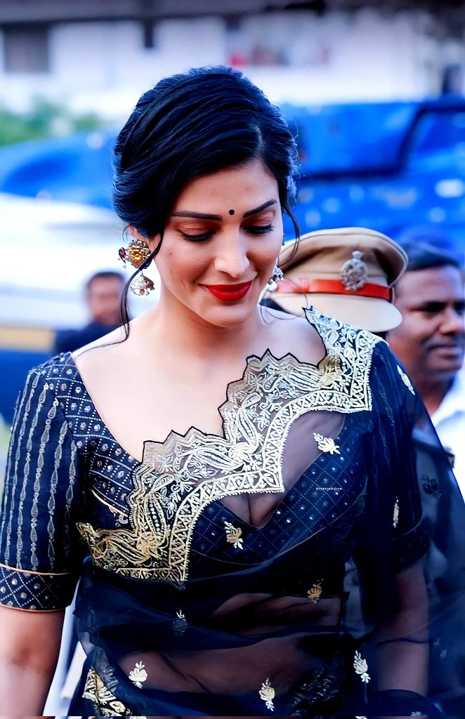 shruti hassan saree photos