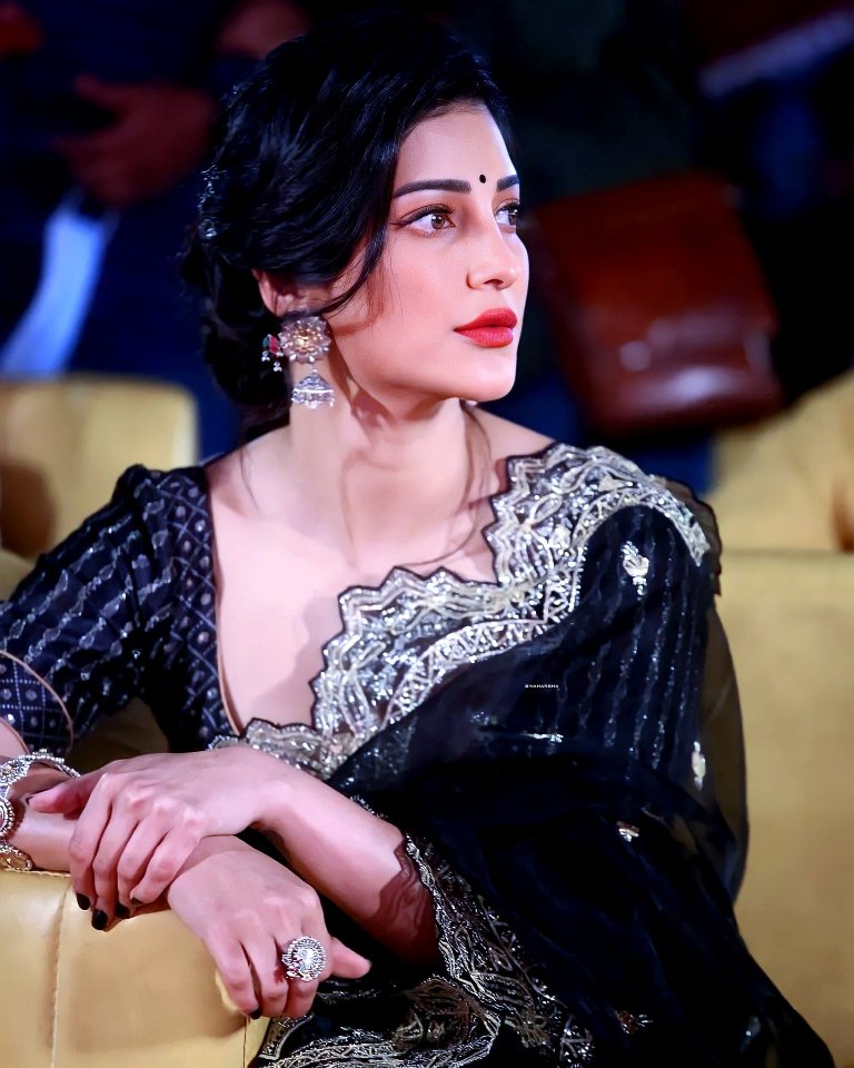 shruti hassan saree photos