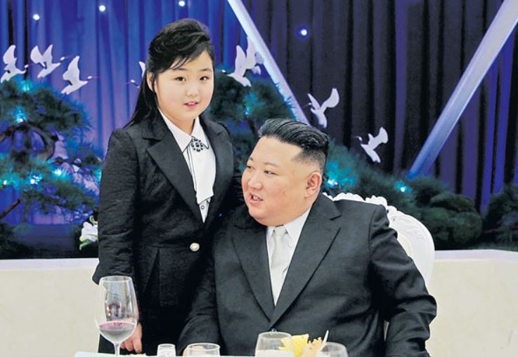 Kim jong un with his daughter