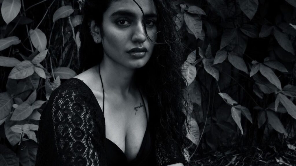 priya prakash varrier black dress hot photos