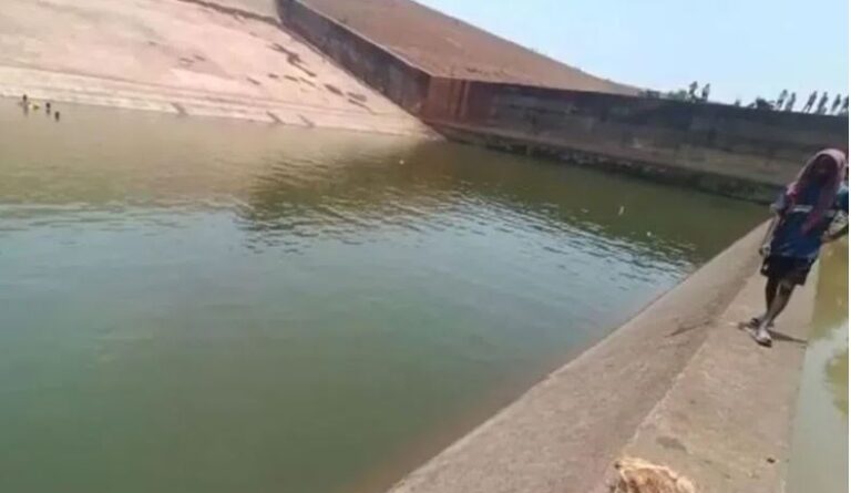 Chattisgarh Reservoir: సెల్‌ఫోన్‌ డ్యామ్‌లో పడేసుకొని 21 లక్షల లీటర్ల నీటిని తోడేయించిన అధికారి