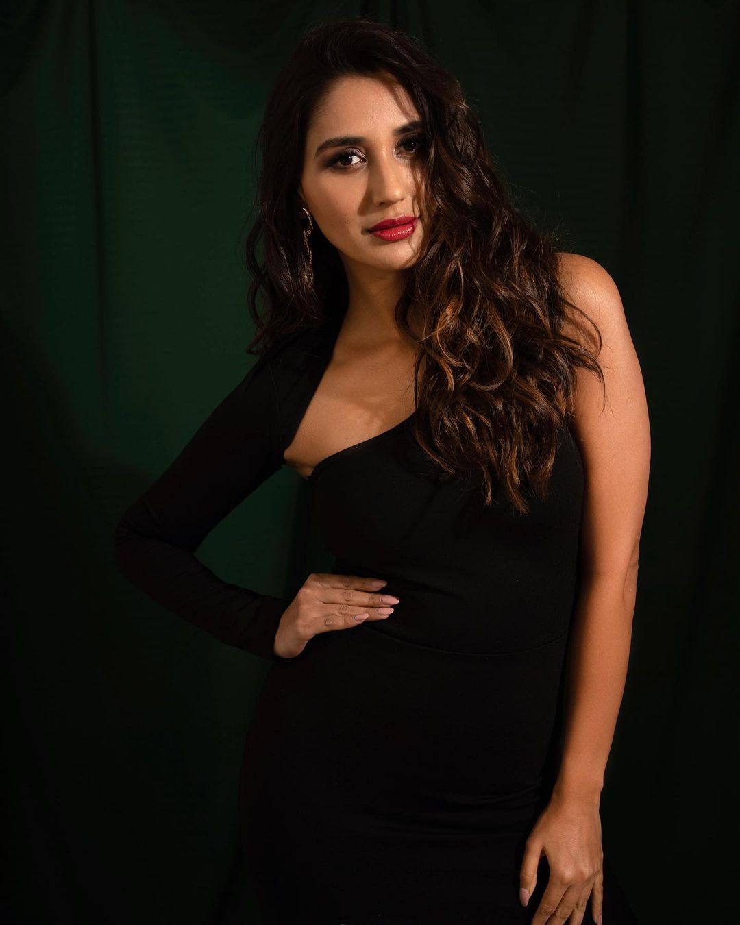 nikita dutta hot photos