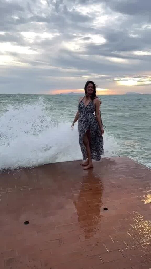 anasuya latest photos in beach