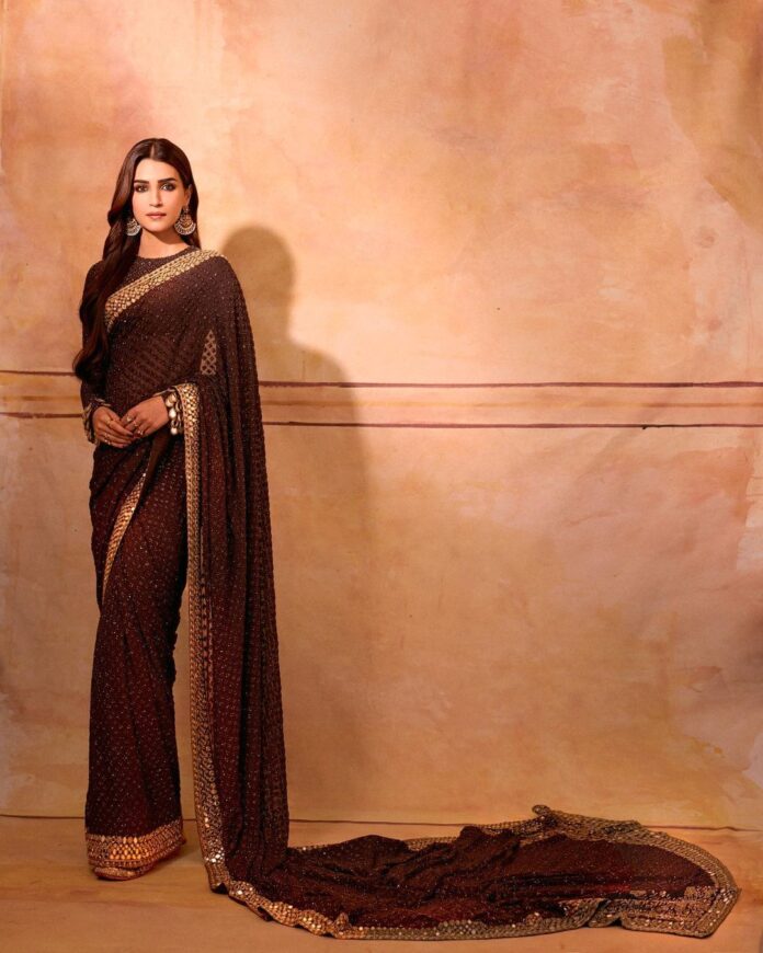 kriti sanon black saree