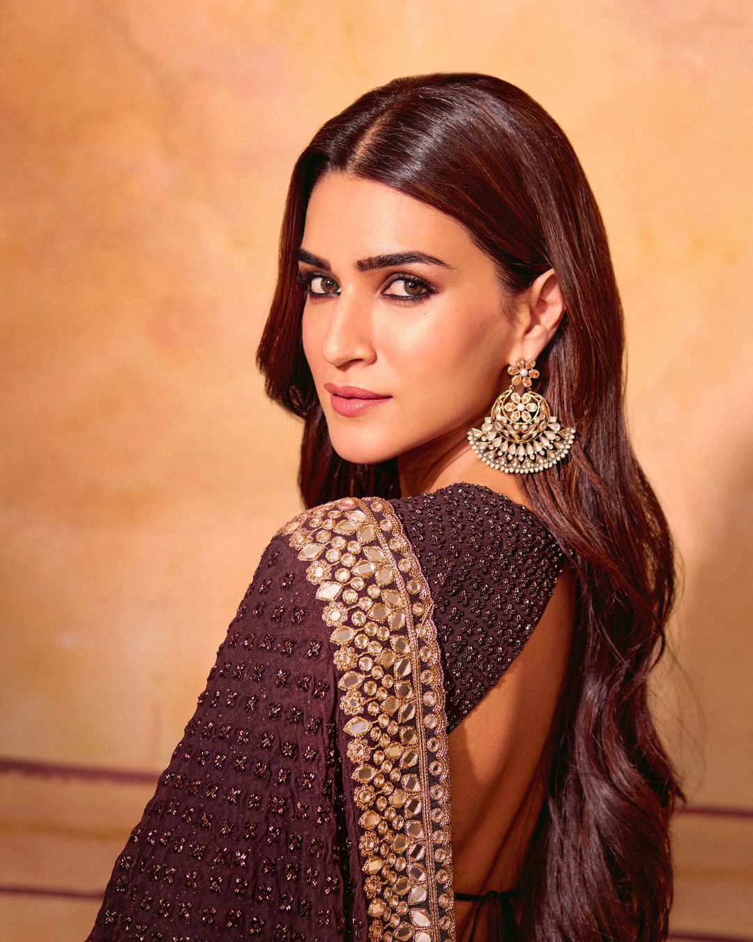 kriti sanon black saree