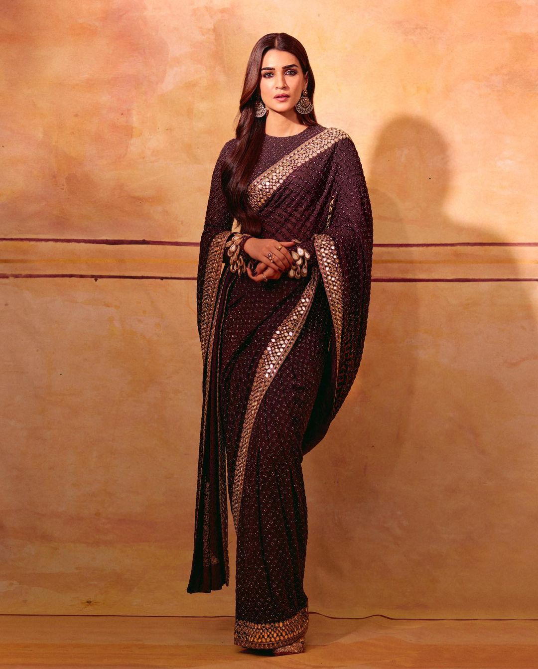 kriti sanon black saree