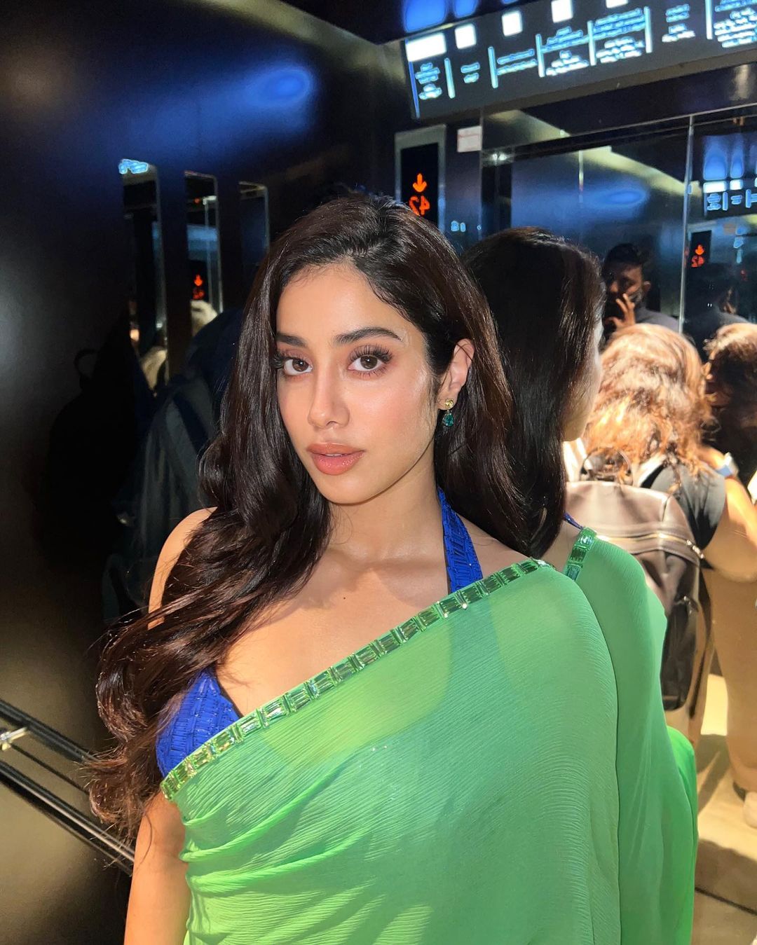 janhvi kapoor saree stills