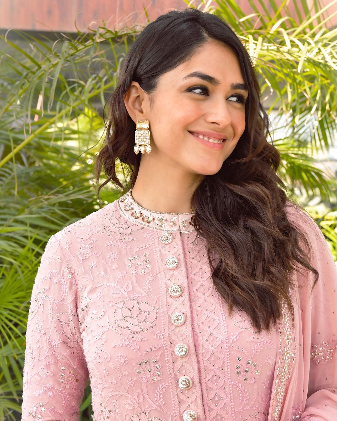 mrunal thakur