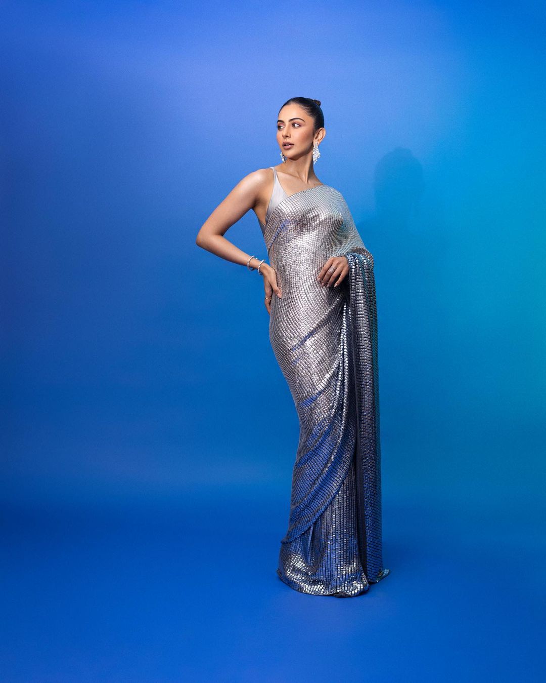 Rakul preet singh hot saree stills at lokmat most stylish awards 2023