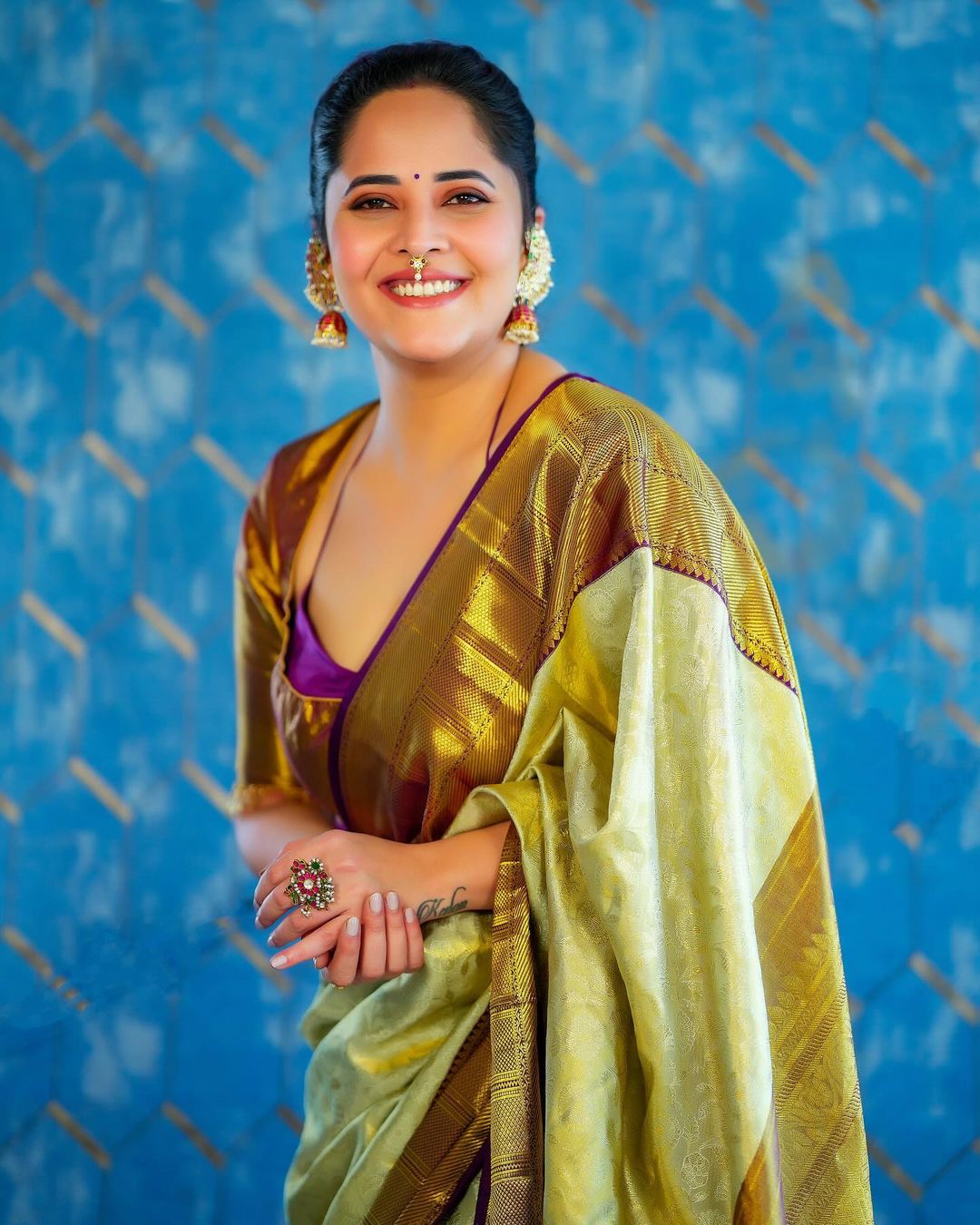 anasuya saree stills