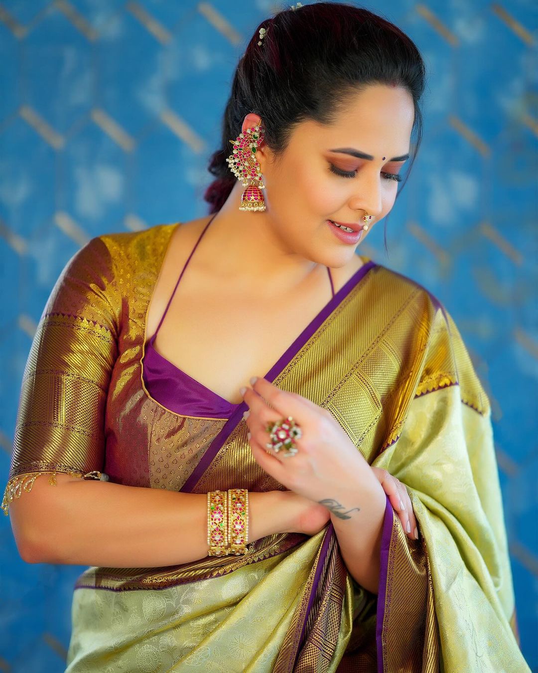 anasuya saree stills