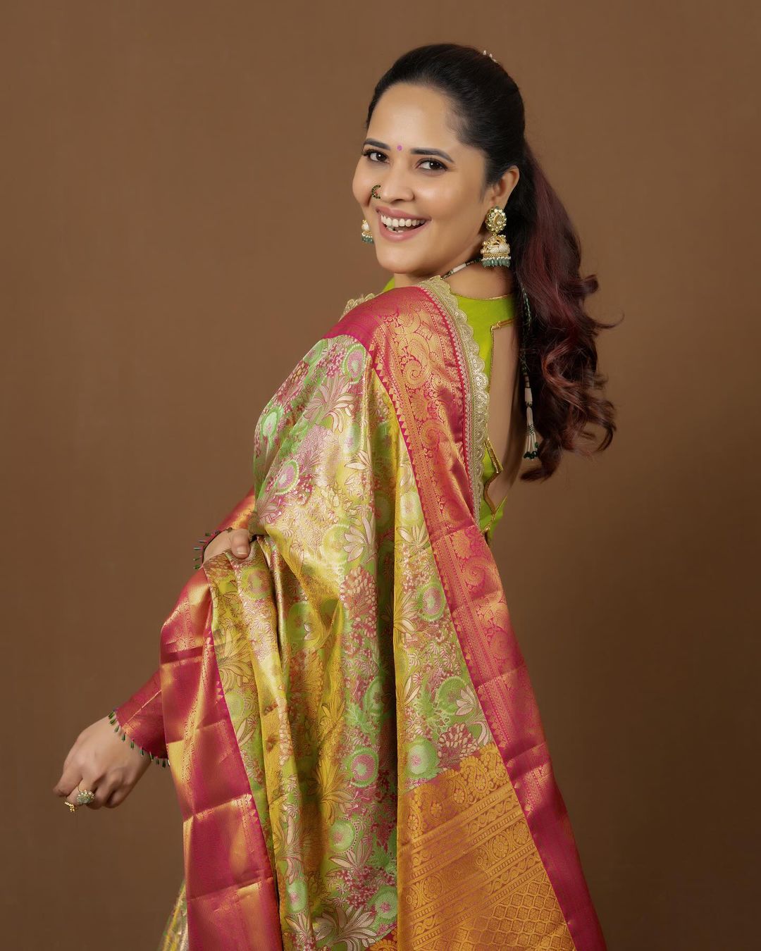 anasuya saree stills