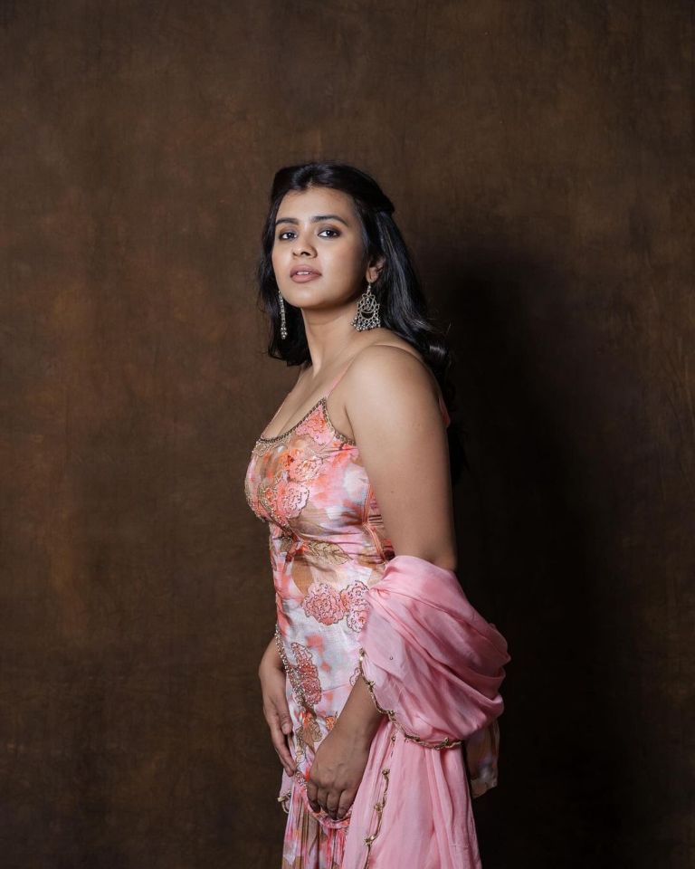 Hebah Patel Stunning Gorgeous Saree Stills