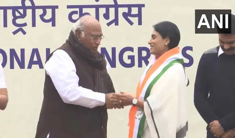Sharmila joins congress party