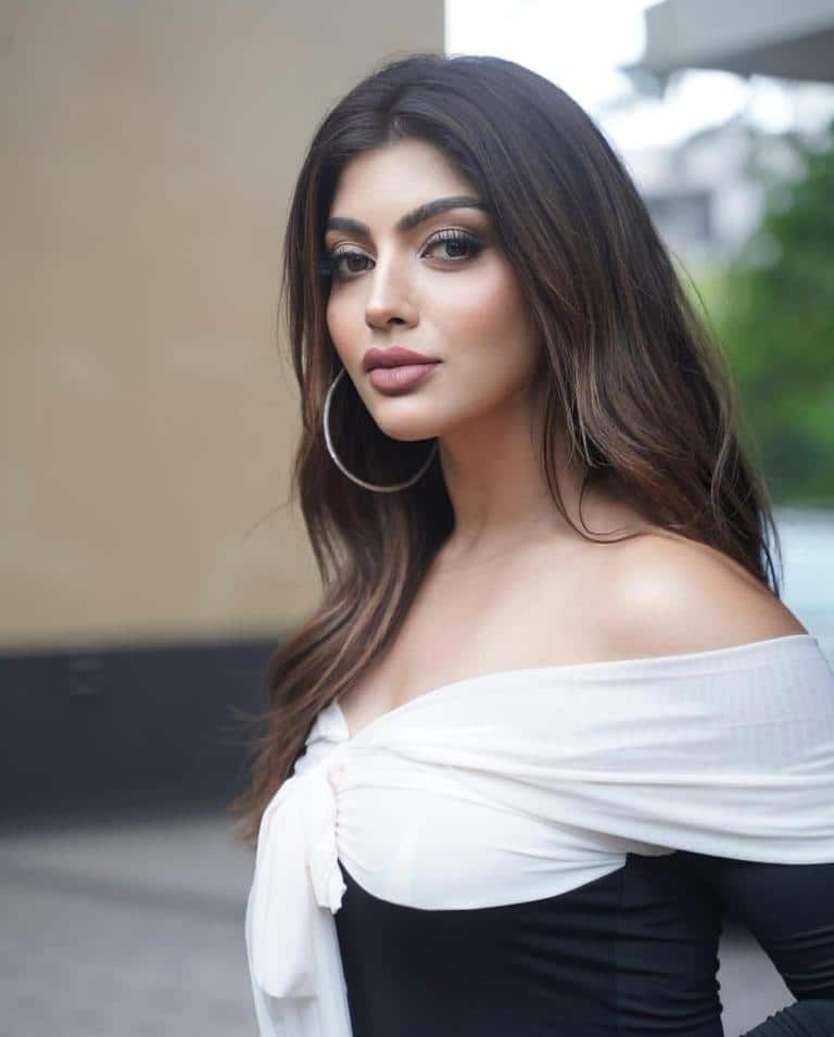 Akanksha puri 20