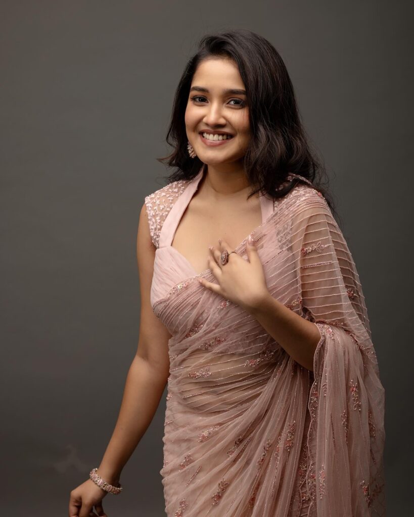 Anikha surendran (13)