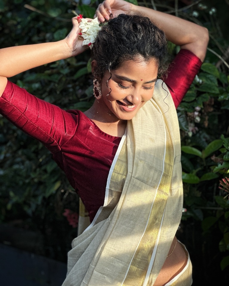 Anupama Parameswaran 09