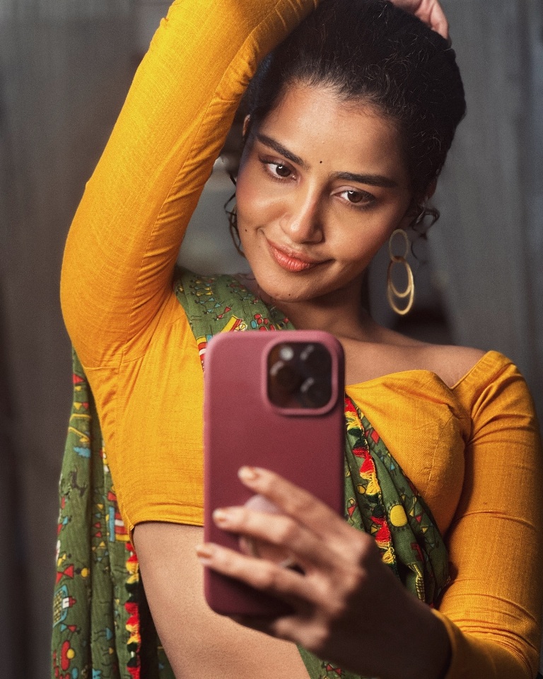 Anupama Parameswaran 17